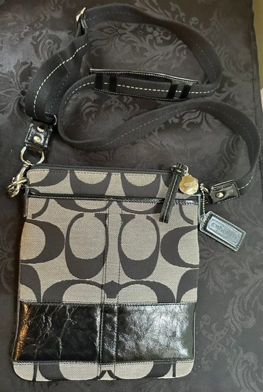 Coach Signature Crossbody Black & Gray Swingpack Y2K EUC
